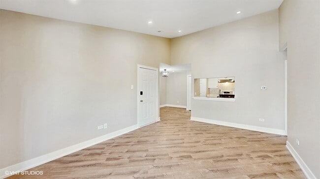 Building Photo - 42 N Park Ave