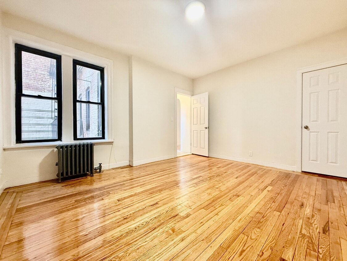 Photo - 2978 East 196th Street