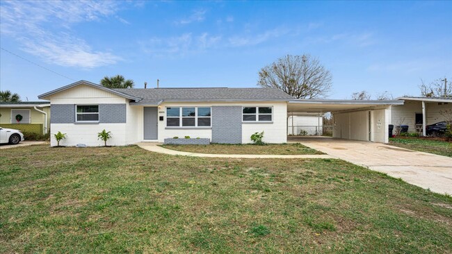Building Photo - 4800 Key Largo Dr W