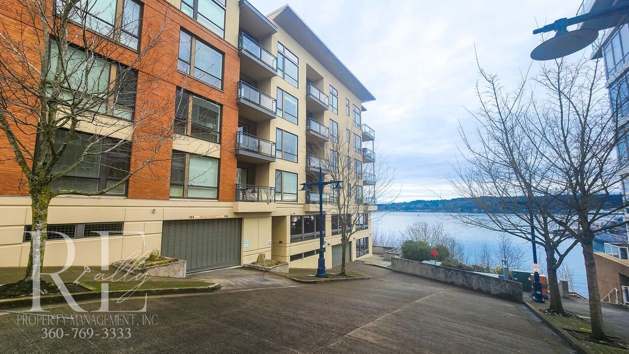 400 Washington Ave Unit 416, Bremerton, WA 98337 Condo for Rent in