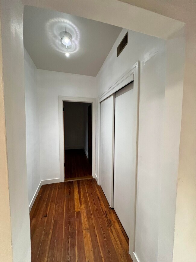 Foto del edificio - 30 W 9th St
