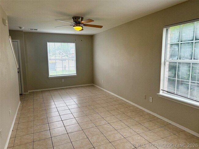 Foto del edificio - 14250 S Hickory St