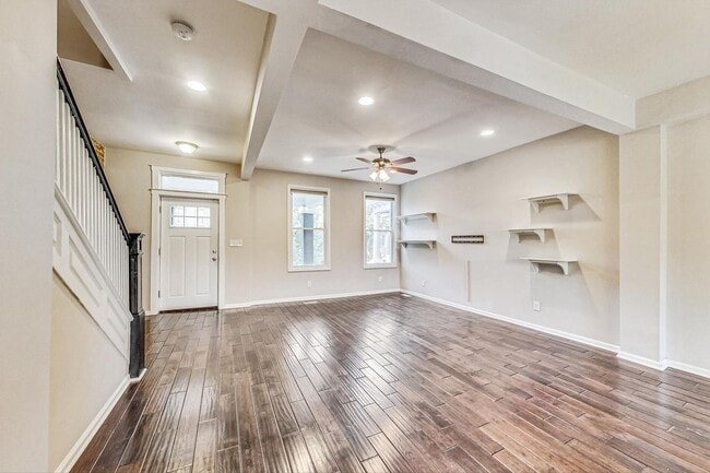 Building Photo - Gorgeous 4 Bed + 3.5 Ba totally renovated row home in Columbia Heights