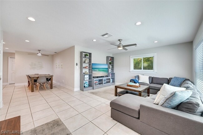 Foto del edificio - 795 94th Ave N