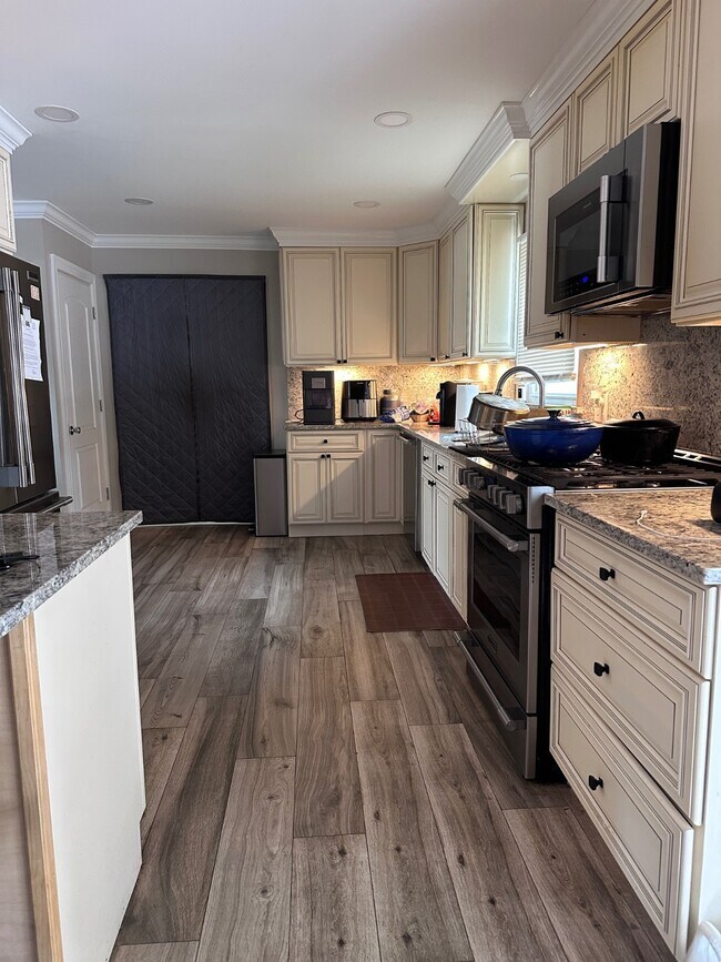 Foto del edificio - 107 Fairview Ave