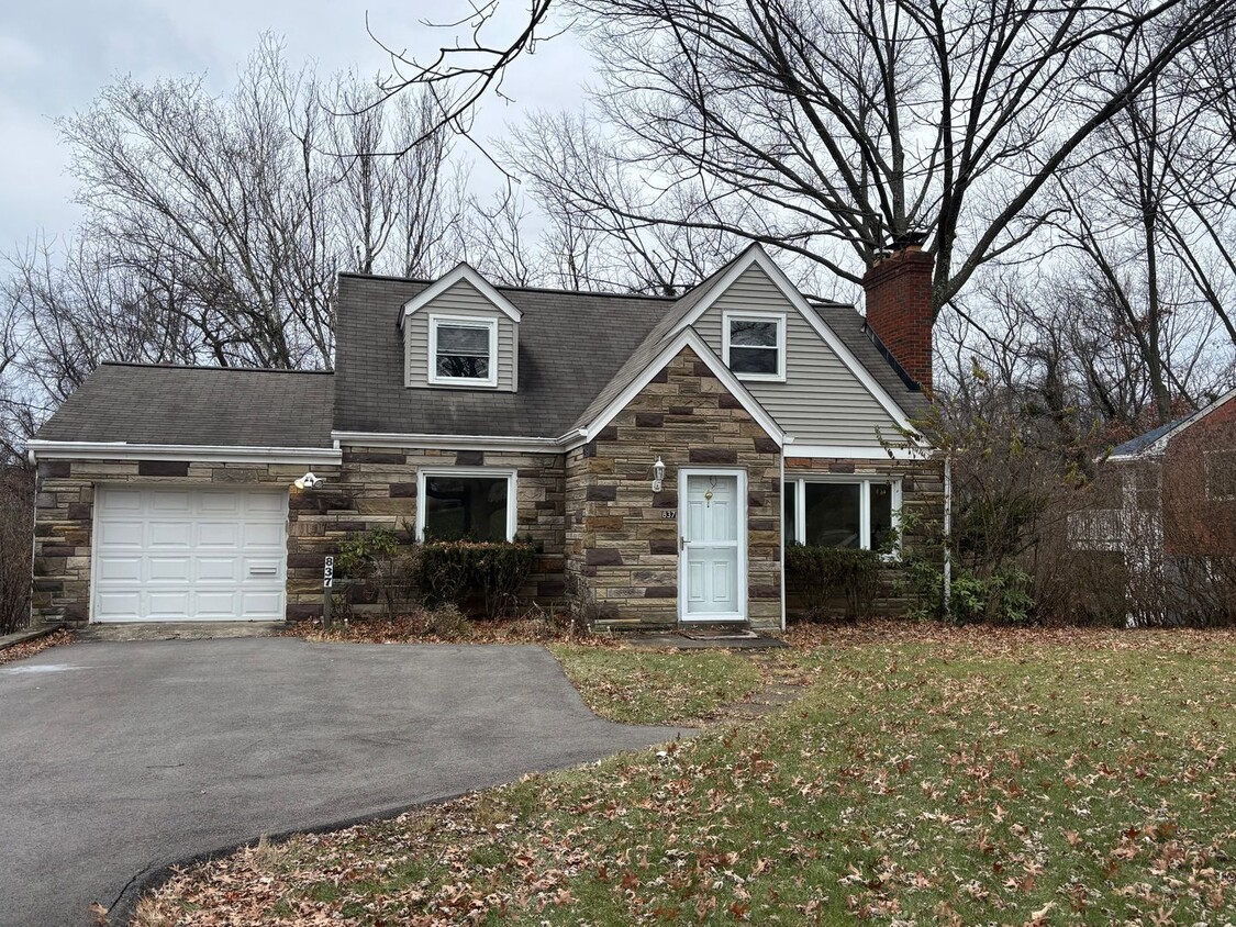 Foto principal - 3 Bedroom Home in Upper St. Clair!