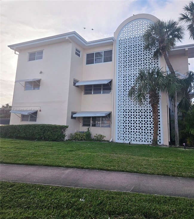 Building Photo - 141 NE 10th Ave