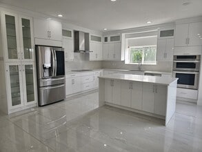 Building Photo - 8009 Melburn Dr