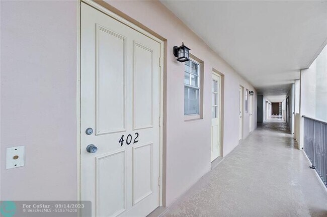 Foto del edificio - 9101 W Sample Rd