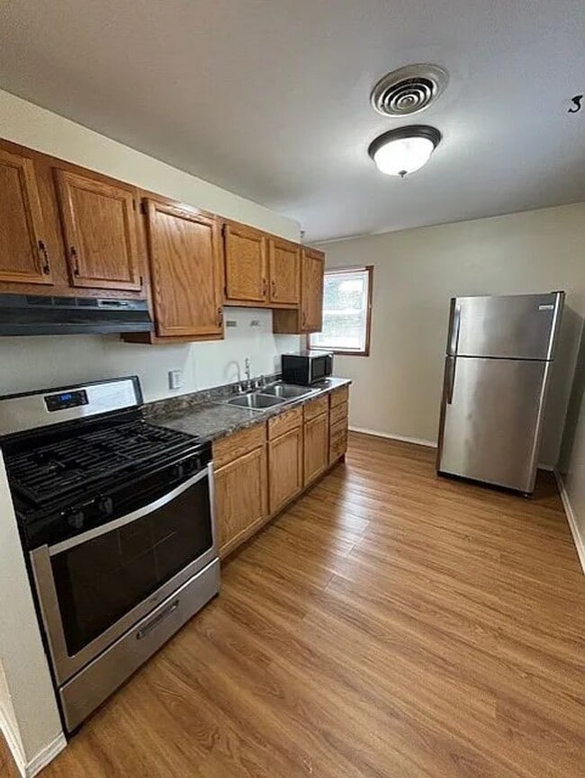 Building Photo - 1324 Fairlawn Dr