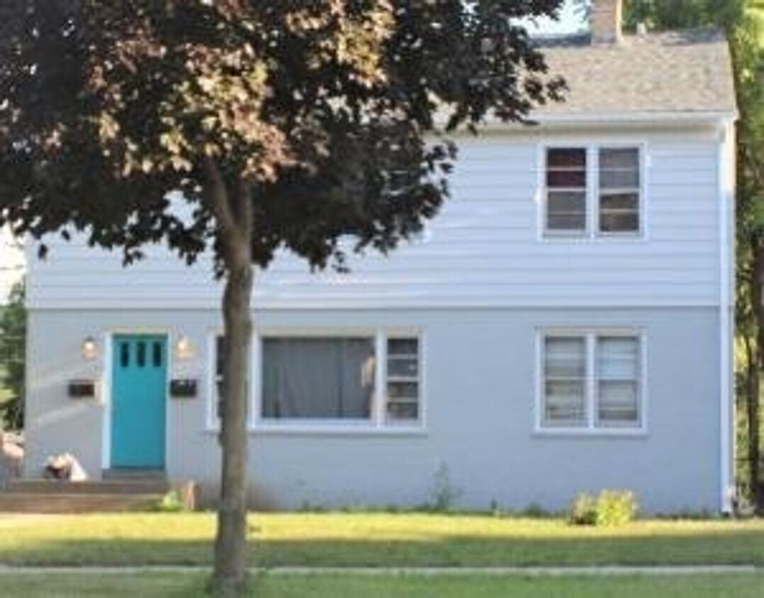 Primary Photo - Villard Ave - 8129-31 W