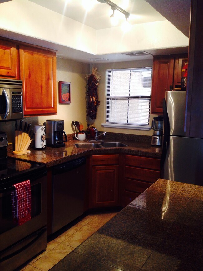 Foto del edificio - 6651 N Campbell Ave