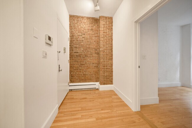 Photo - 1960 Madison Ave Apartments