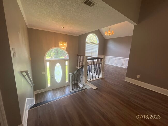 Building Photo - 147 River Park Cir