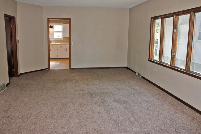 Building Photo - 922 3rd Ave