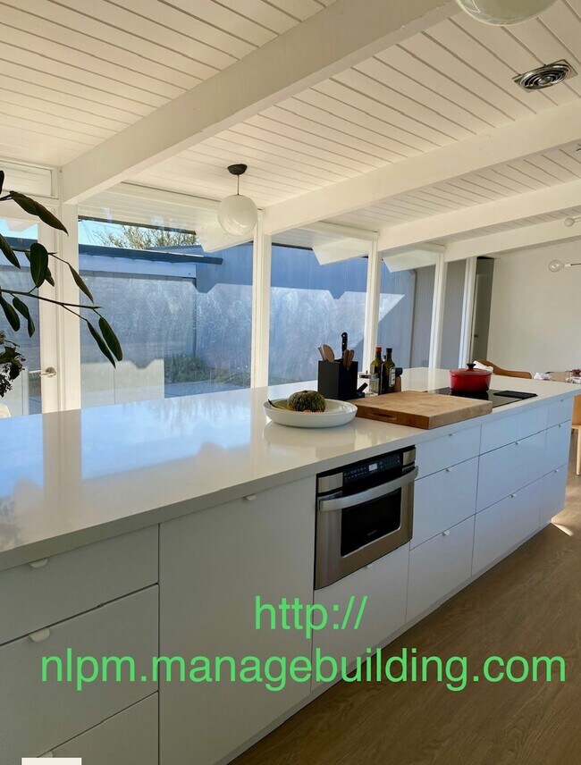 Foto del edificio - 635 E Palmdale Ave