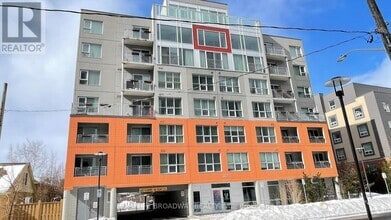Building Photo - 321-321 Spruce St
