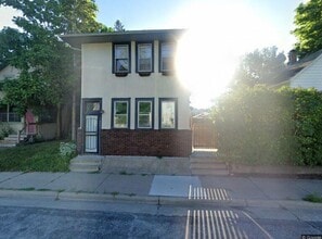 Building Photo - 647 Monroe St NE