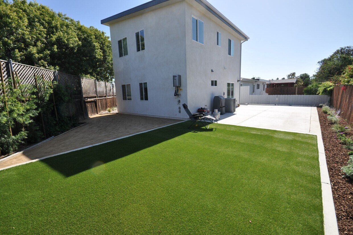 Foto principal - 4BD/2BA, Separated Yard and Parking!