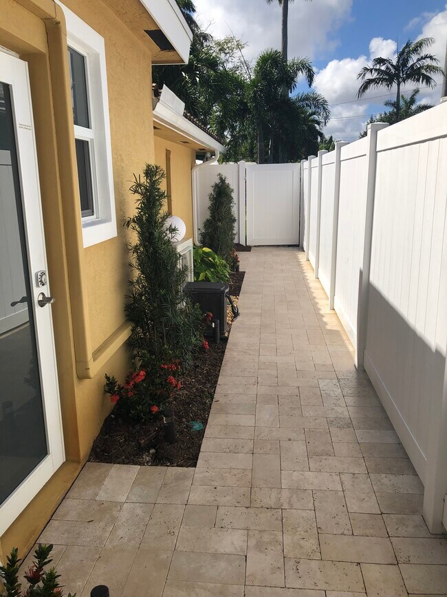 Private Suite Entrance - 1504 NE 16th Ave