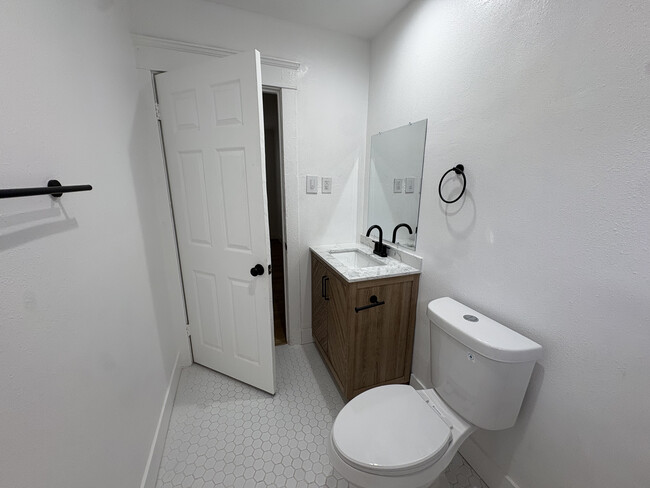 Building Photo - 311 1/2 W 33rd St