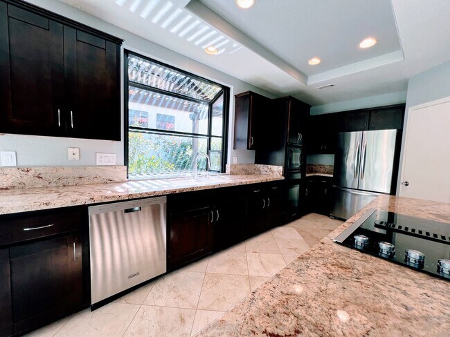 Building Photo - Beautiful 3 Bed / 2.5 Bath Single Story Ho...