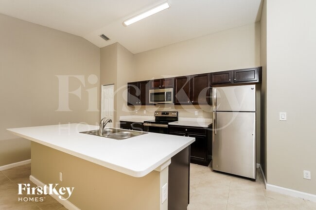 Foto del edificio - 283 SW Tulip Blvd