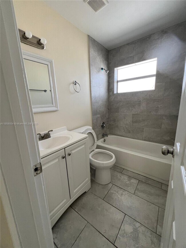 Foto del edificio - 2760 SW 2nd St