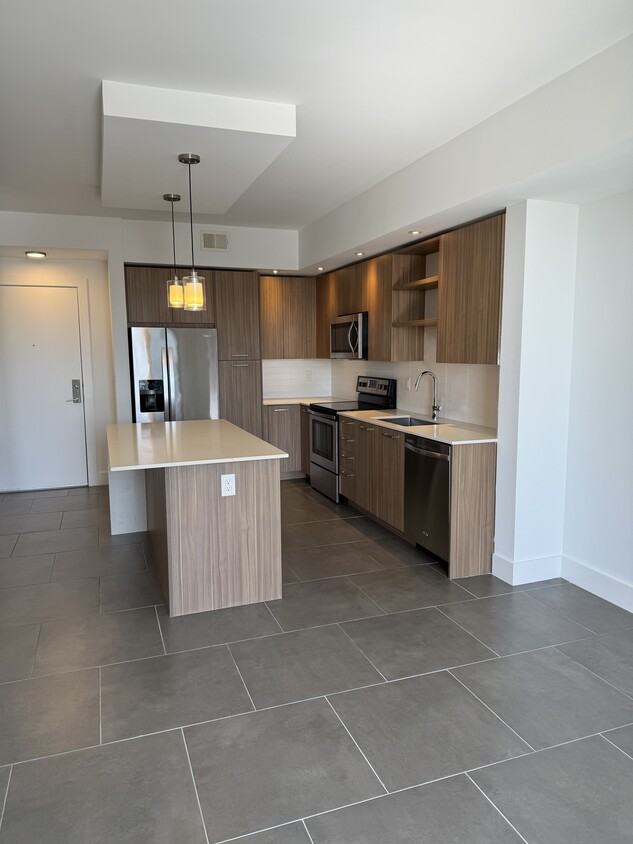 FULL KITCHEN - 119 NE 20th St (Miami, FL)