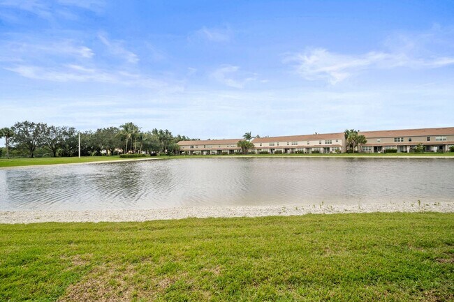 Foto del edificio - Stunning 2-bedroom, 2-bathroom, Gated comm...