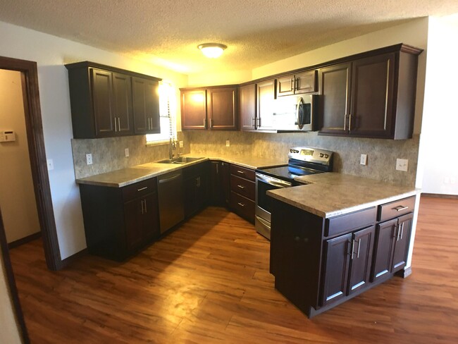 Building Photo - 612 Black Hawk Dr