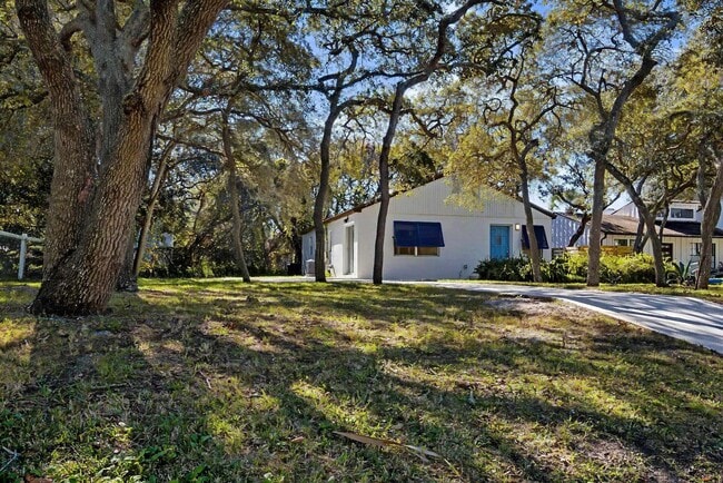 Building Photo - 235 Boulevard Des Pins