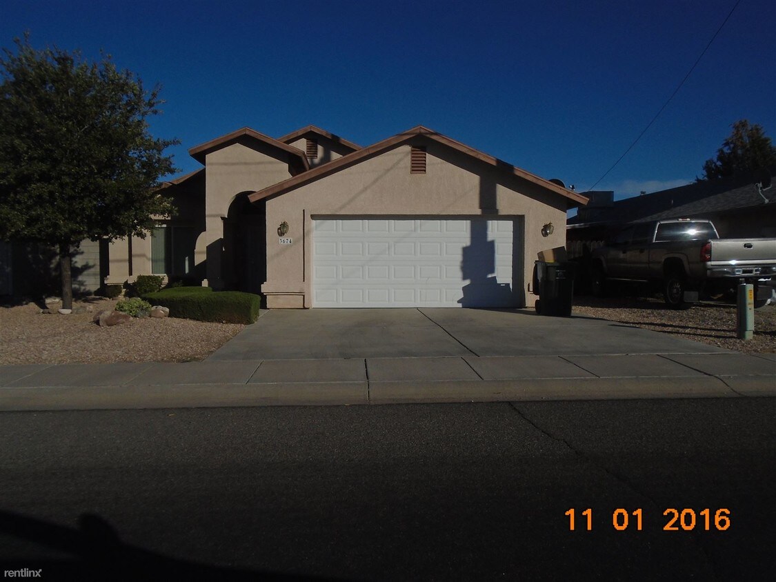 Foto principal - 3674 N Willow Rd