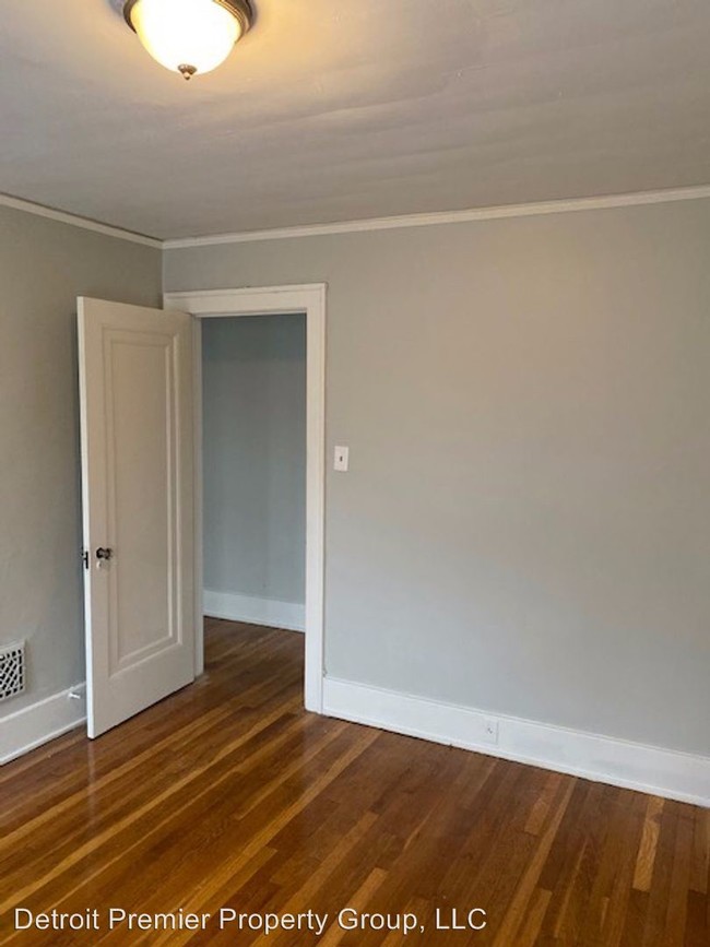 Building Photo - 3 br, 1 bath House - 16153 Parkside St.