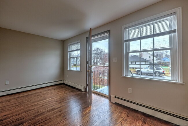 Building Photo - 18 Cowles St