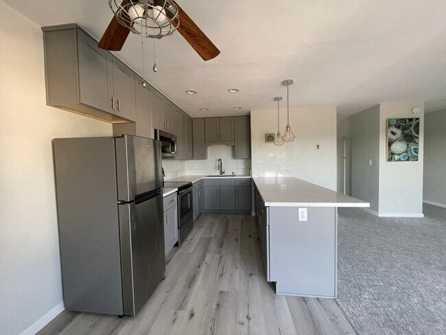 Building Photo - 7555 Linda Vista Rd