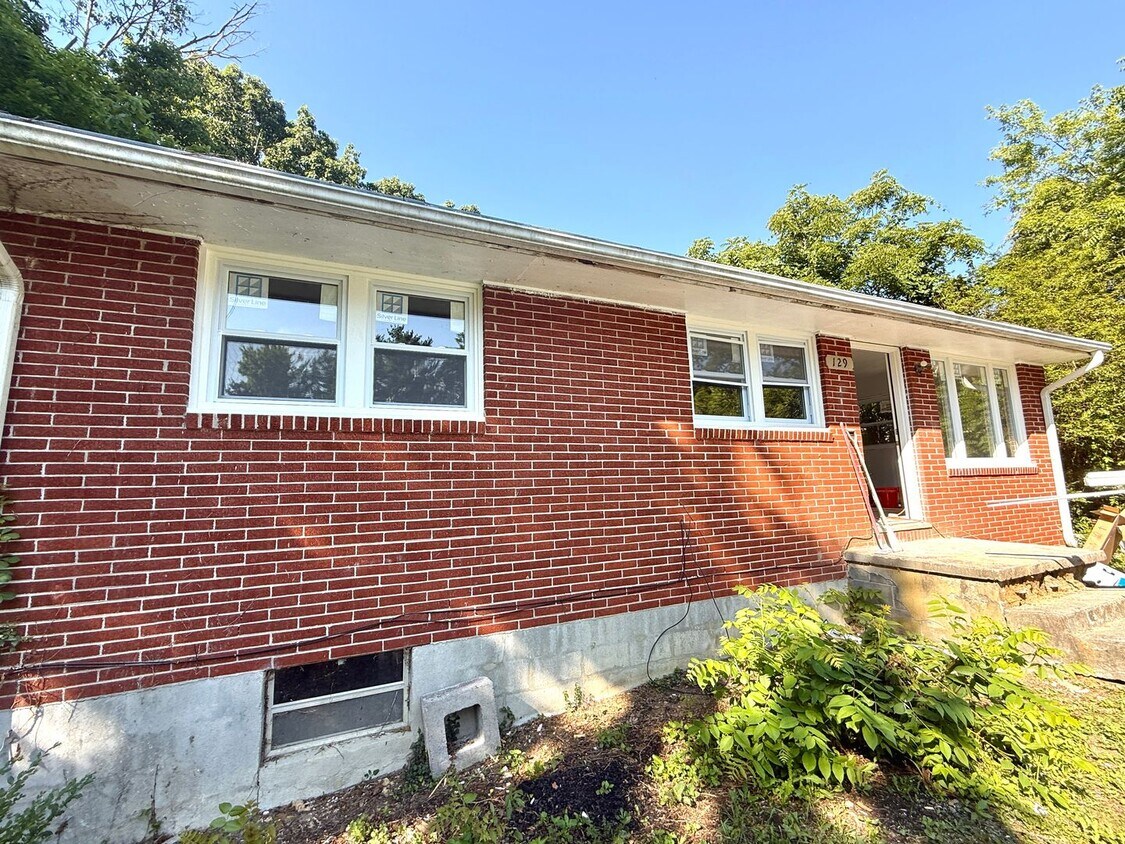 Foto principal - Beautifully renovated 3-bedroom, 1-bathroo...