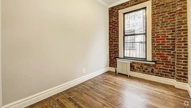 Building Photo - 410 E 13th St