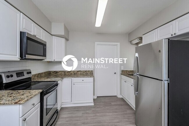Building Photo - 4 Bedroom Pet-Friendly Home in Winter Haven, FL with Main Street Renewal