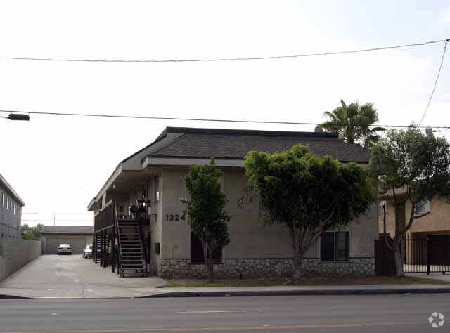 Primary Photo - 1324 S Greenwood Ave