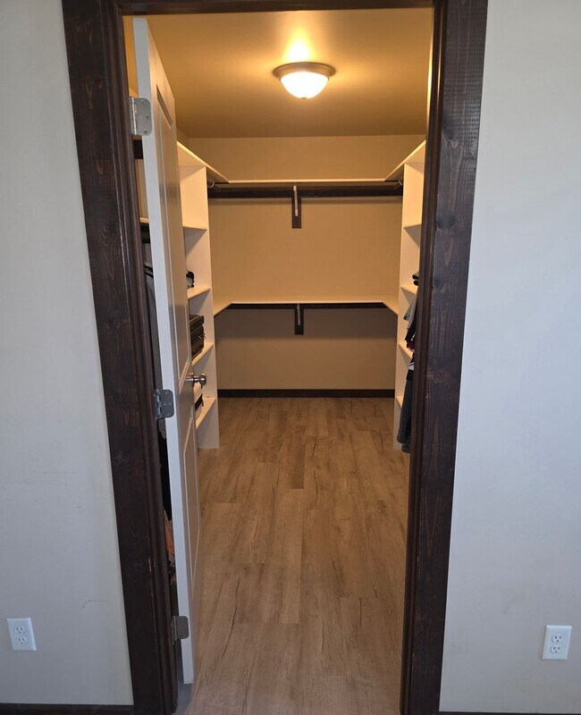 Foto del edificio - $500 OFF First Month's Rent! Spacious 3BR/2BA Home in Quiet Belgrade Neighborhood with Fenced Bac...