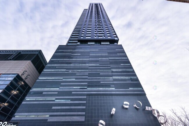 Photo du bâtiment - 1288 Av Des Canadiens-De-Montréal