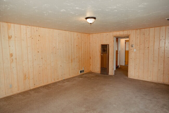 Living Room - 1586 E Blaine Ave