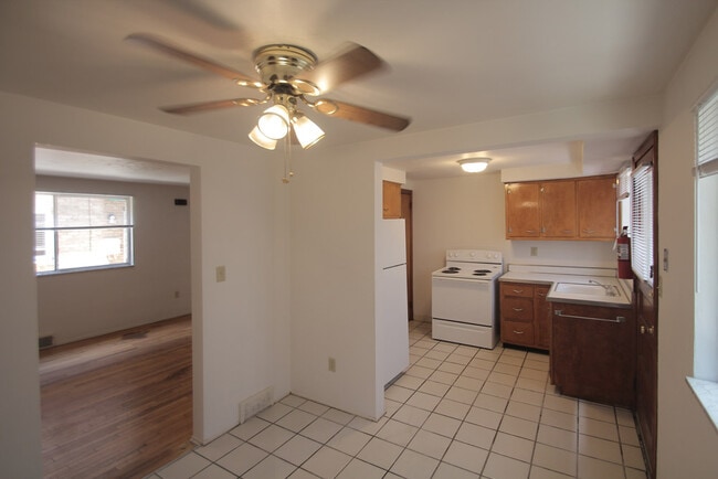 Building Photo - 408 South Ave