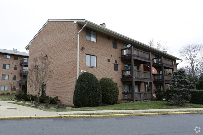 Building Photo - Falls Church Gardens