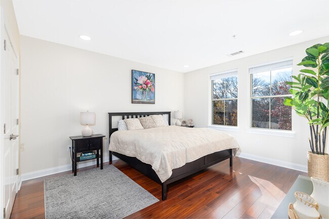 Building Photo - 4 Harvest Dr