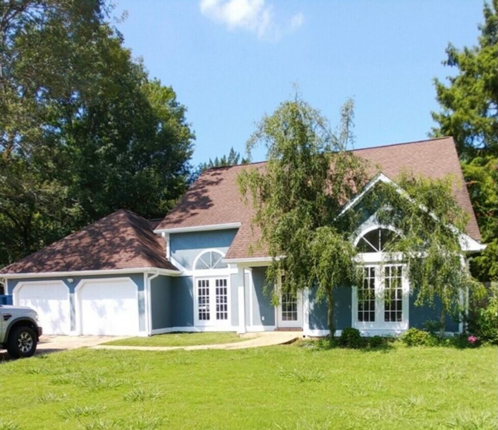 Primary Photo - Renovated 3 Bedroom 2.5 Home for Rent!
