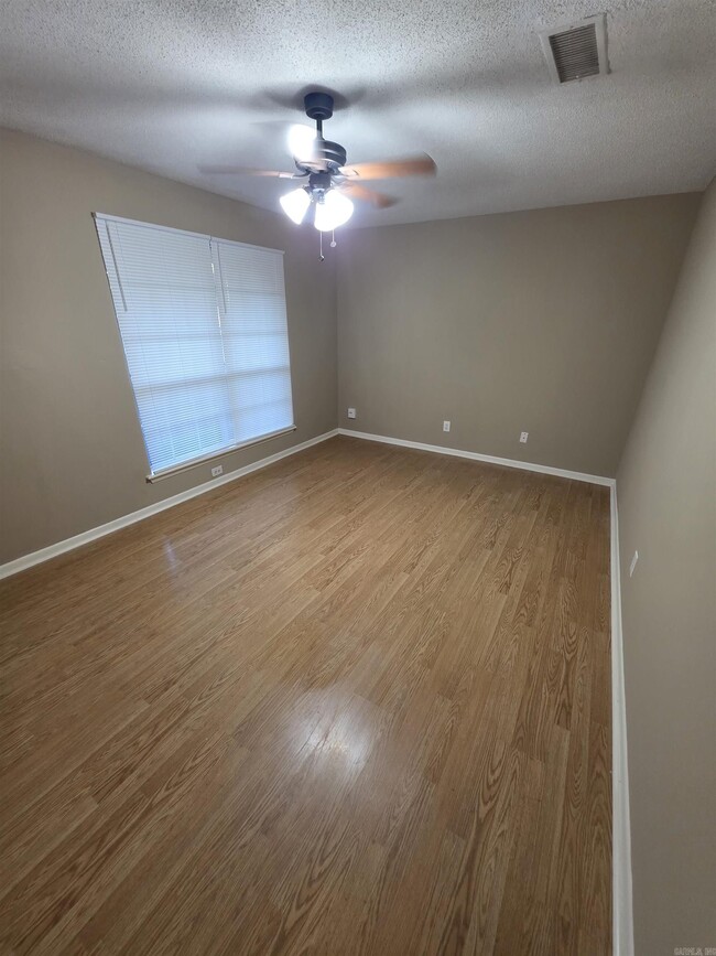 Foto del edificio - 11615 Ashwood Dr