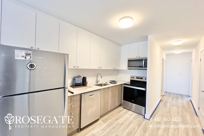 Building Photo - Newly Renovated 2-Bedroom + Den, 2-Bath Co...