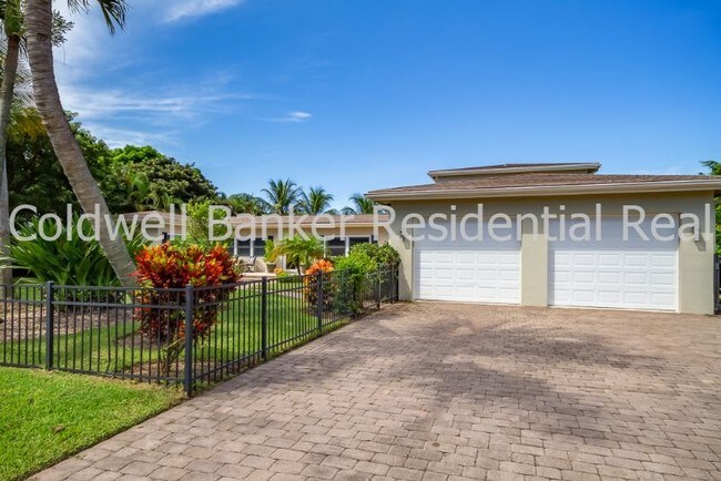 Building Photo - 1310 Lake Dr